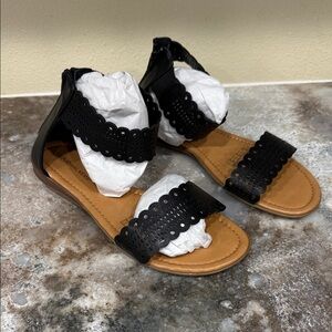 Cloudwalkers Black Sandals with Scalloped Design
